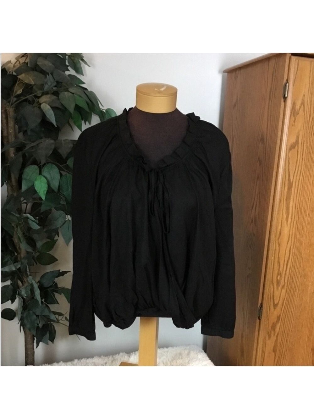 Elliott & Vine  black cross front ruffle neckline Woman’s size Small